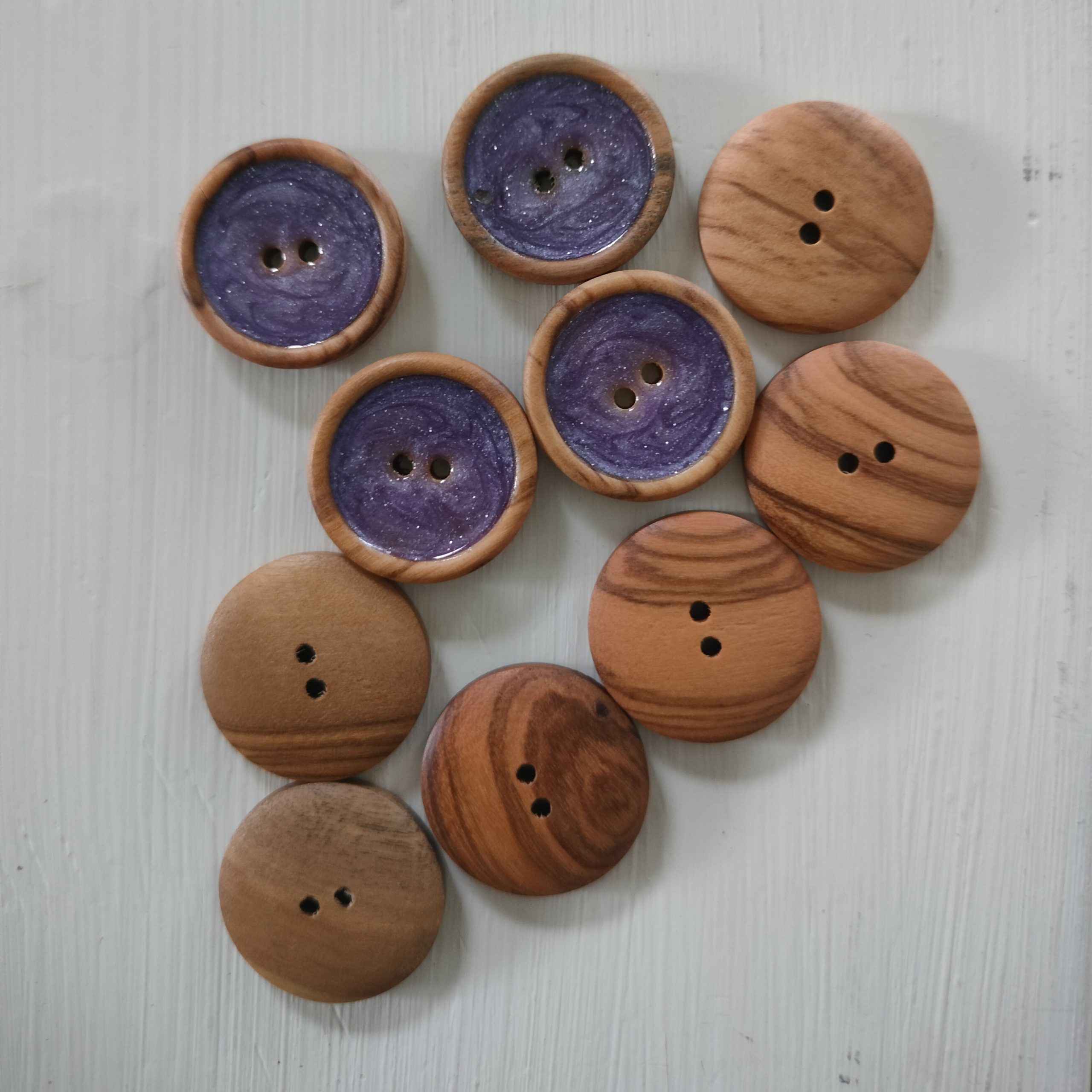 Violetti kimallenappi - Image 2