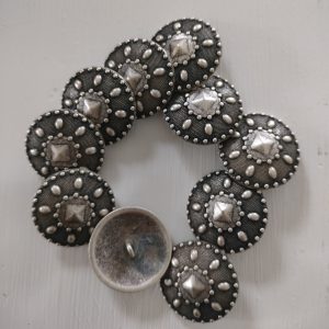 Iso metallinappi